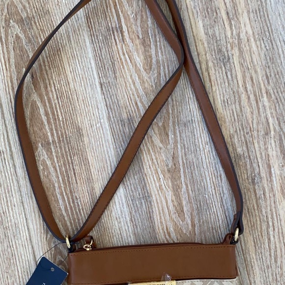 BNWT Tommy Hilfiger Crossbody Bag - Picture 2 of 2